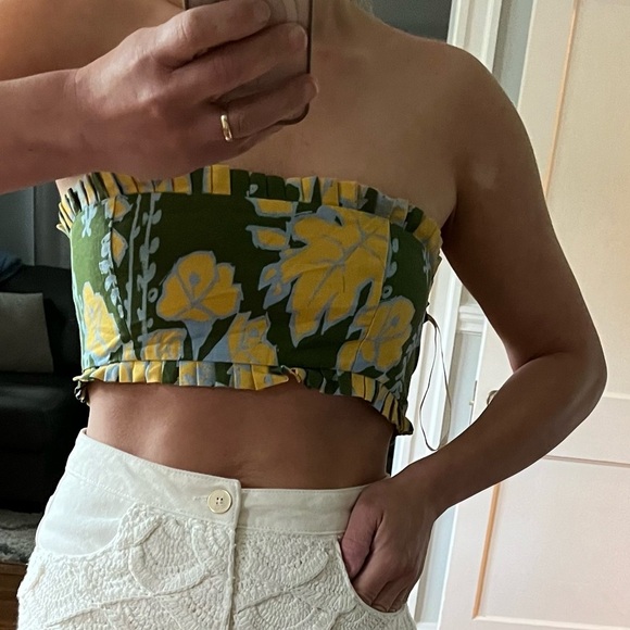 NWT FARM RIO Green Foliage Sketch Crop Top size L
🚨FIRM PRICE NO DISCOUNT - Picture 8 of 10